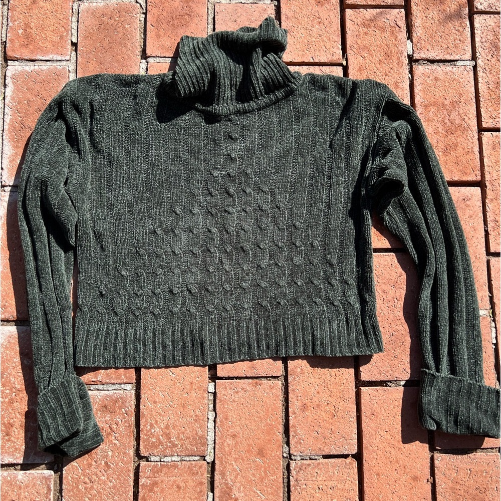 BP Cropped Turtleneck